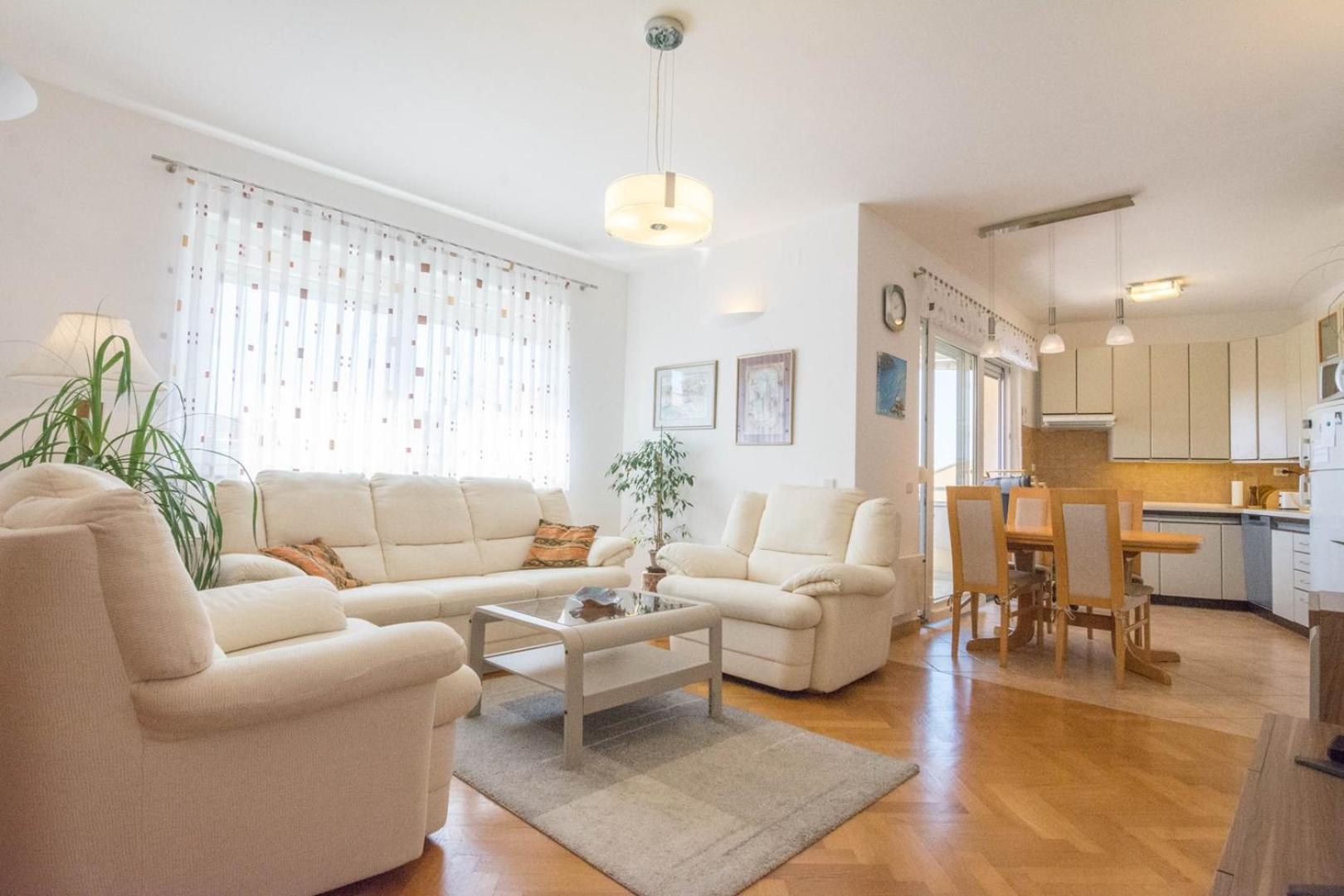 Spacious Apartment On A Great Location -Apartment Kuhta بيوغْغاد نا موغو المظهر الخارجي الصورة