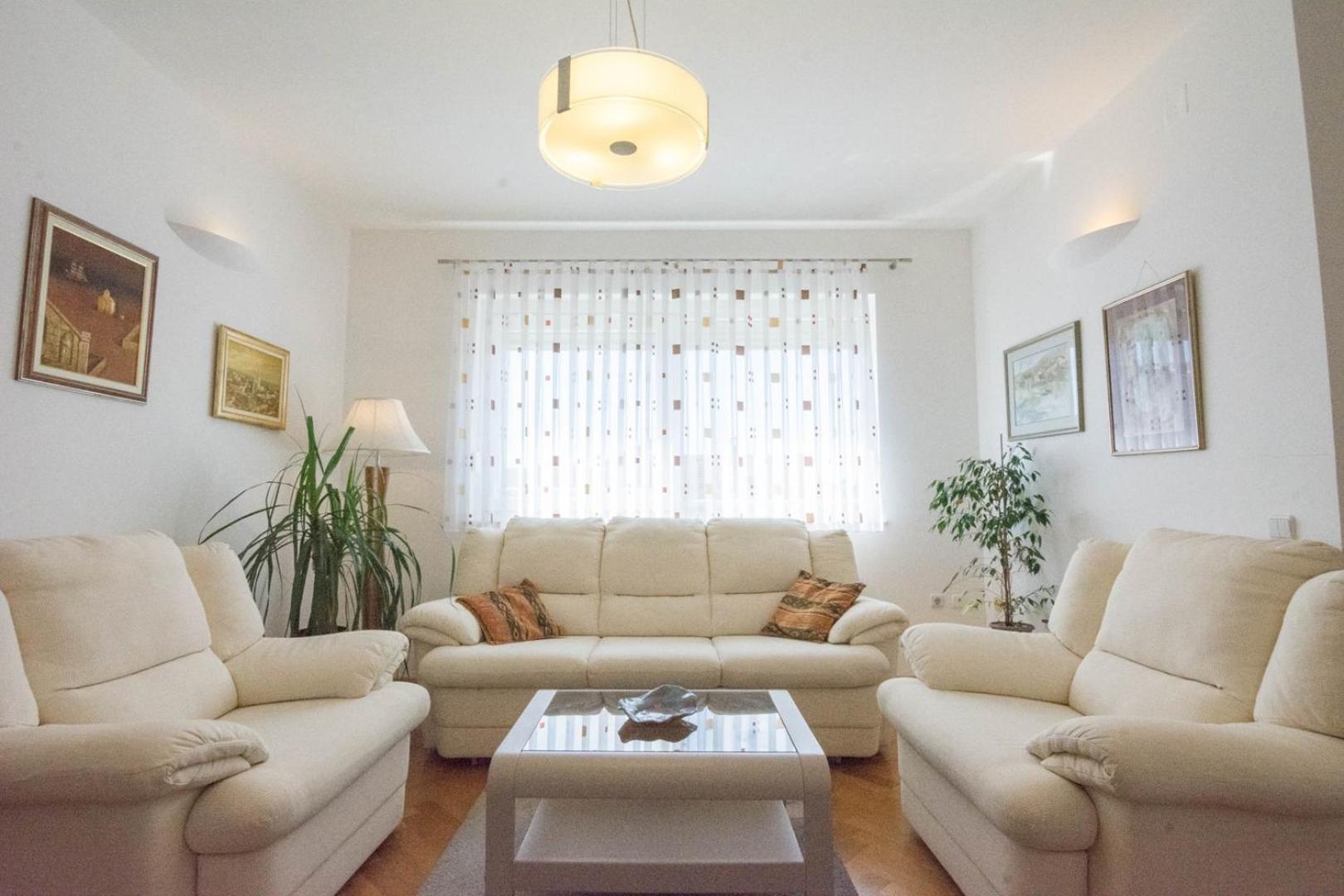 Spacious Apartment On A Great Location -Apartment Kuhta بيوغْغاد نا موغو المظهر الخارجي الصورة