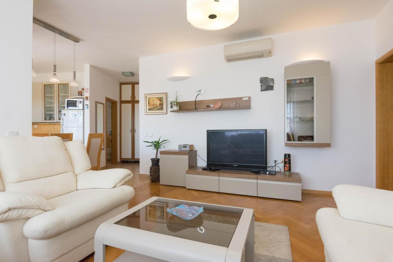 Spacious Apartment On A Great Location -Apartment Kuhta بيوغْغاد نا موغو المظهر الخارجي الصورة